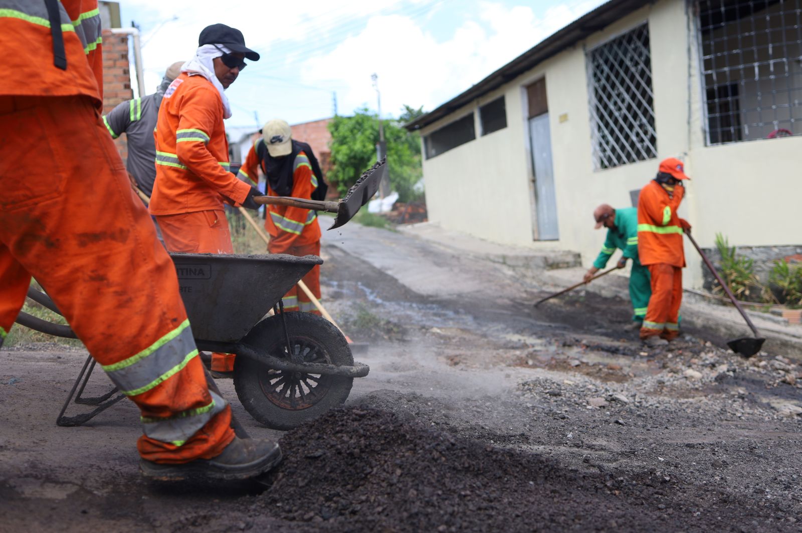 Prefeitura-de-Manaus-intensifica-operacao-Tapa-Buracos-com-fresagem-e-recuperacao-asfaltica-no-bairro-Cidade-de-Deus-3