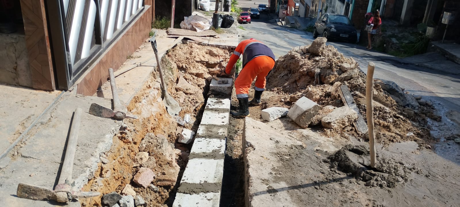 Prefeitura-de-Manaus-reforca-sistema-de-drenagem-profunda-e-elimina-risco-de-cratera-no-bairro-Armando-Mendes-3