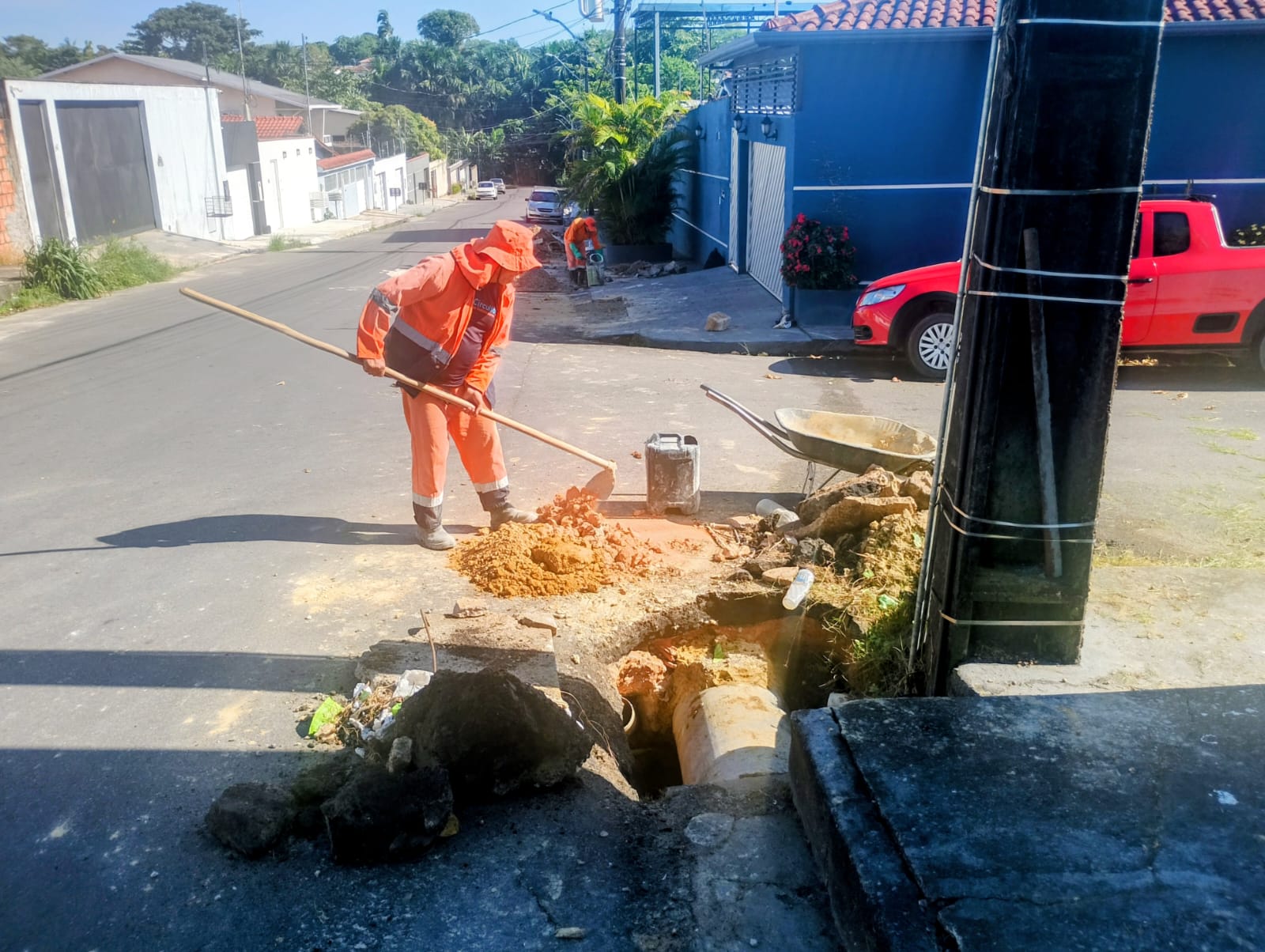 Prefeitura-de-Manaus-reforca-sistemas-de-drenagem-profunda-e-superficial-no-bairro-Planalto-e-fortalece-infraestrutura-de-via-4