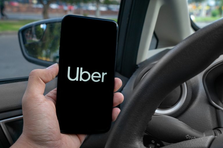 uber-celular-volante-768×512-1