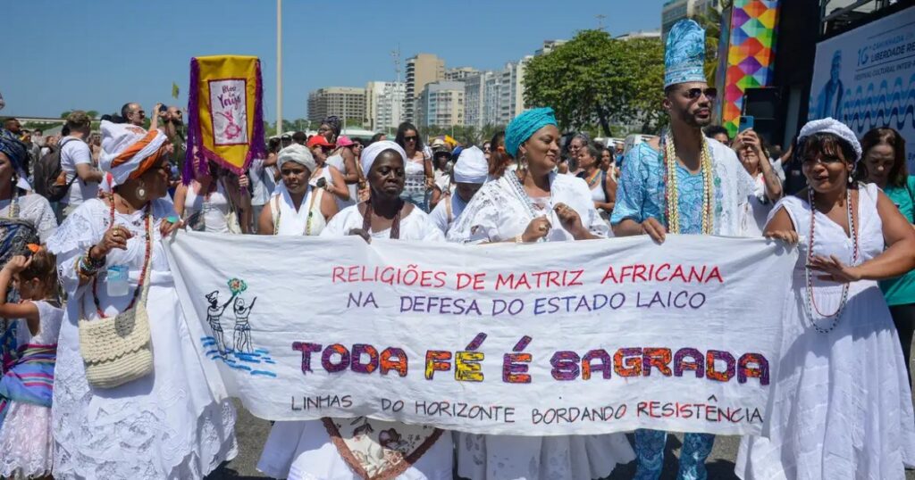 Dossiê aponta divergências entre Lula e Flávio sobre racismo e liberdade religiosa